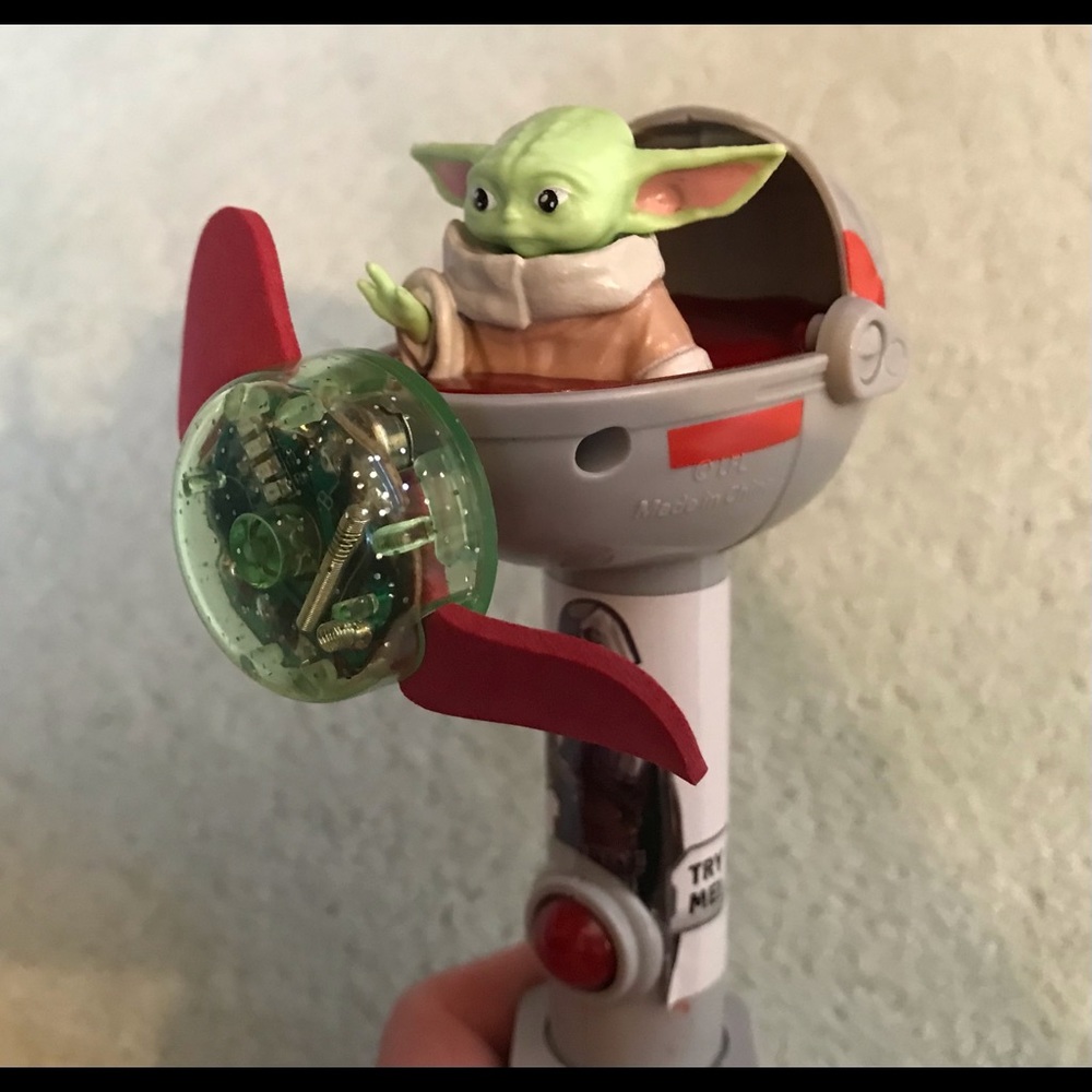 🤩HTF🤩 Mandalorian GROGU Fan with Candy